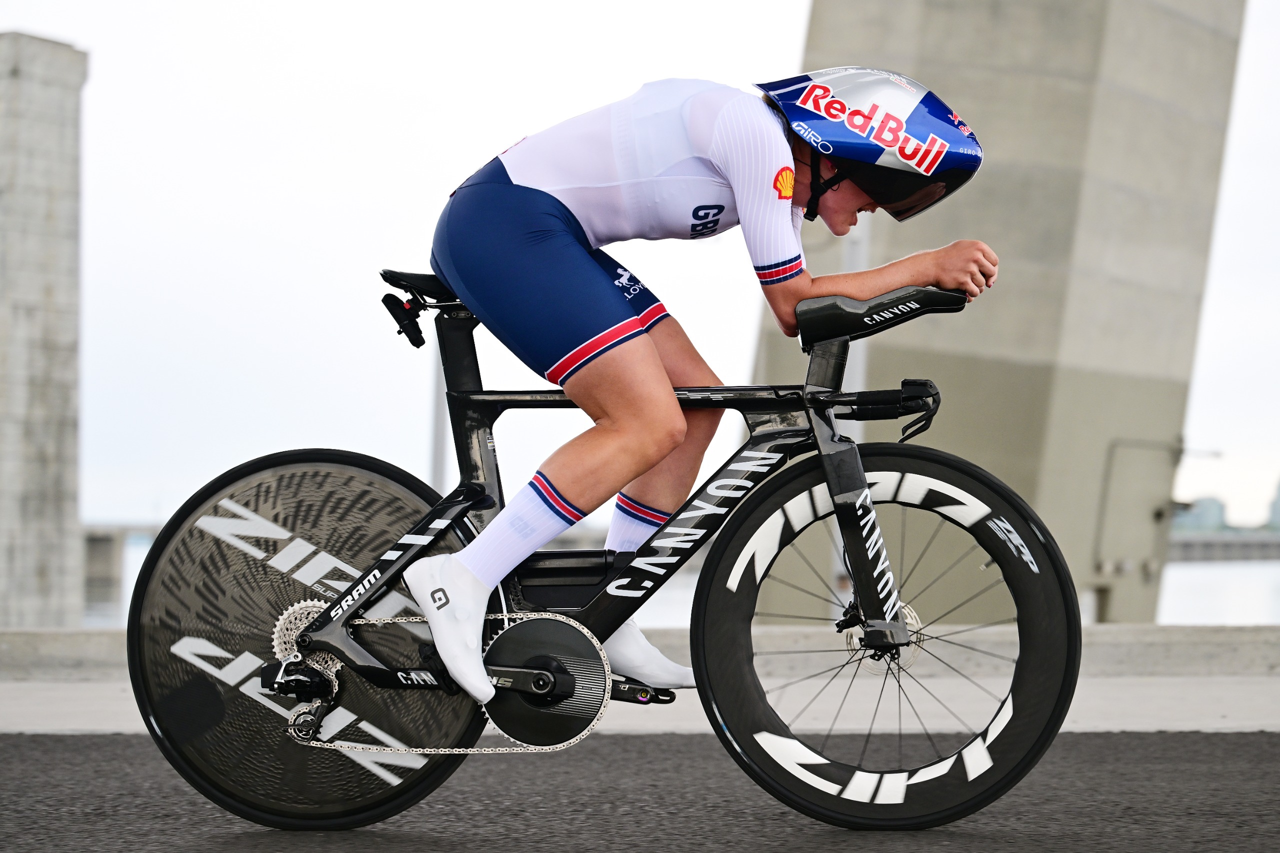 Zoe Backstedt y el equipo de Gran Bretaña compiten durante el 99.° Campeonato Mundial de Ruta UCI Montreal 2026