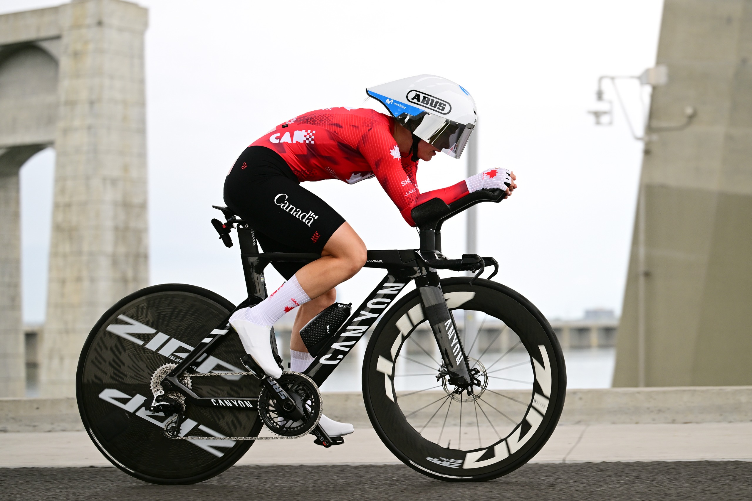 Olivia Baril y el equipo de Canadá compiten durante el 99.° Campeonato Mundial de Ruta UCI Montreal 2026
