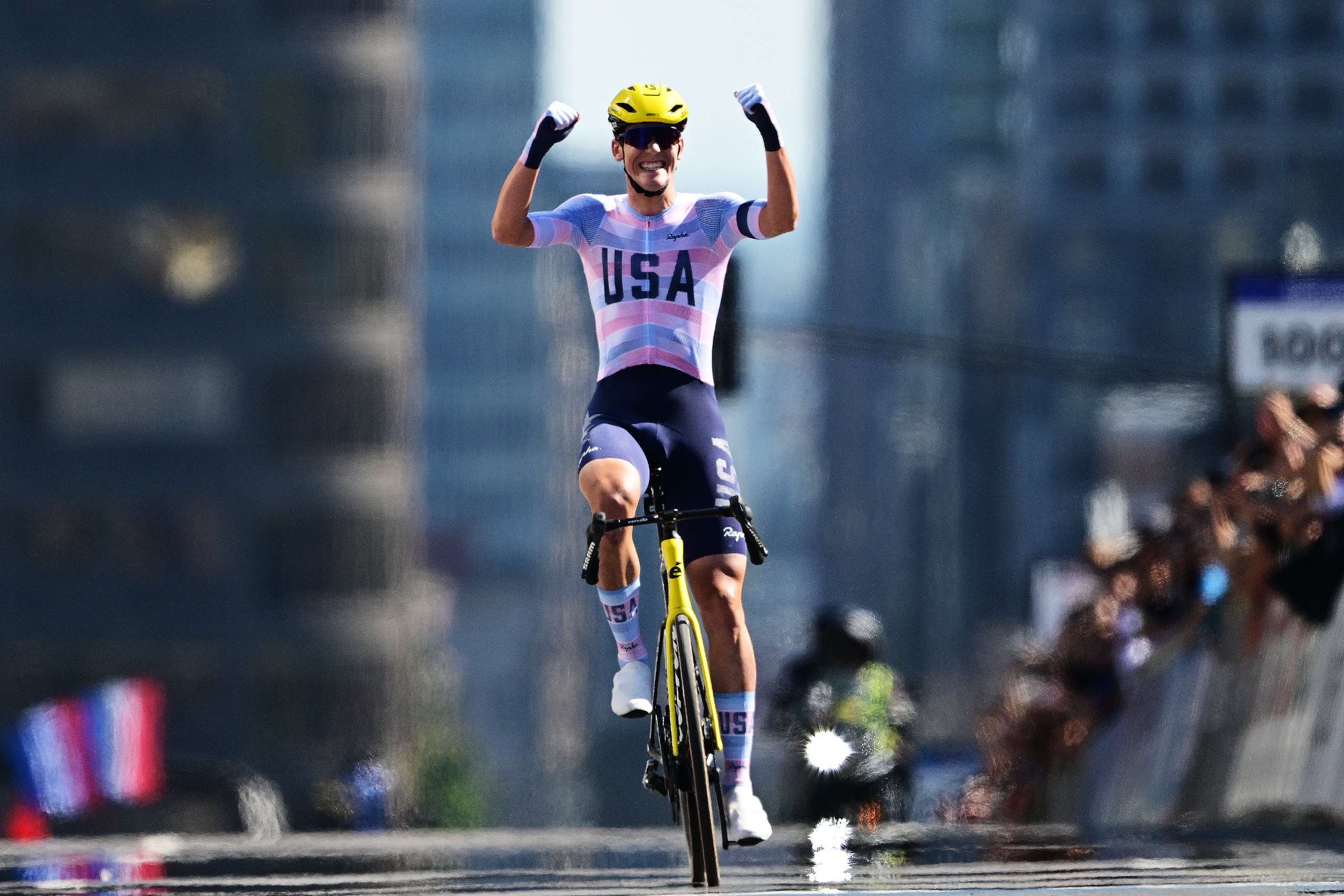 Ashlin Barry (EE. UU.) gana la carrera masculina sub-23 en ruta en el Campeonato Mundial de Ruta UCI 2026 en Montreal