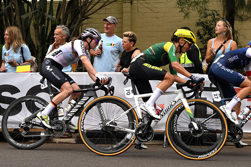 Ashleigh Moolman Pasio forma parte del grupo en el Campeonato Mundial de Ruta 2025