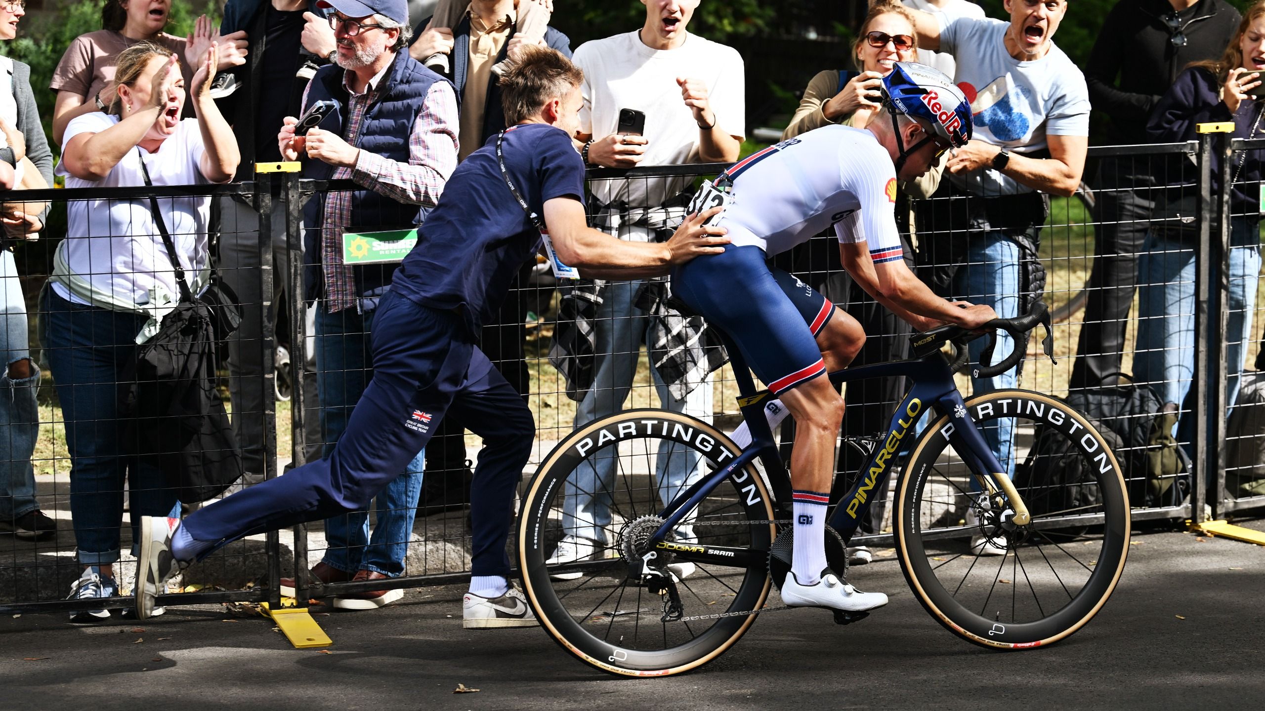 Tom Pidcock abandona las ruedas del equipo comercial a favor de una mejora en el Campeonato Mundial de Ruta