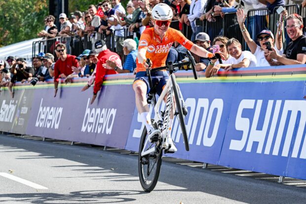 "Miré hacia atrás y ya no quedaba nadie" – Puck Pieterse juega un papel crucial para Demi Vollering en la actuación de Holanda unida en el Campeonato Mundial