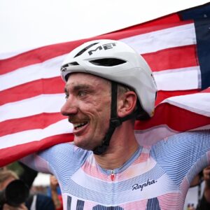 'Espero haberlo hecho sentir orgulloso': el nuevo campeón mundial Brandon McNulty reconoce la ausencia del dos veces ganador Tadej Pogačar y mantiene el arcoíris dentro del equipo de los EAU