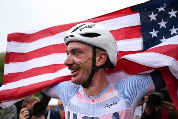 'Espero haberlo hecho sentir orgulloso': el nuevo campeón mundial Brandon McNulty reconoce la ausencia del dos veces ganador Tadej Pogačar y mantiene el arcoíris dentro del equipo de los EAU