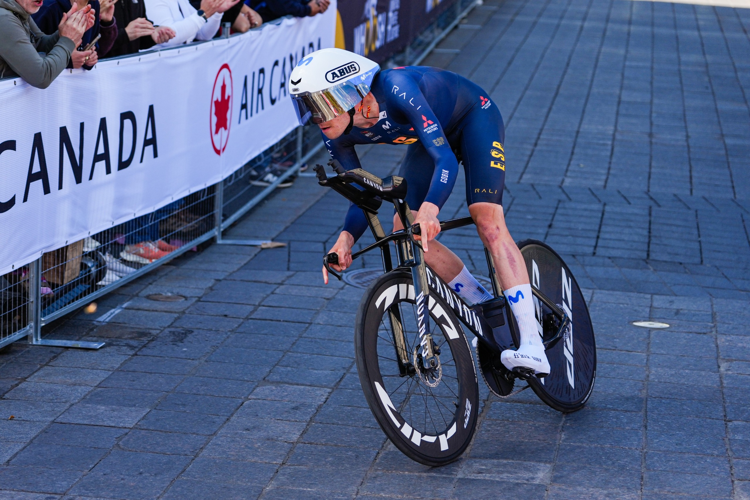 Iván Romeo de España compite durante la contrarreloj individual de élite masculina en el Campeonato Mundial de Ruta UCI 2026 en Montreal, Quebec, Canadá.