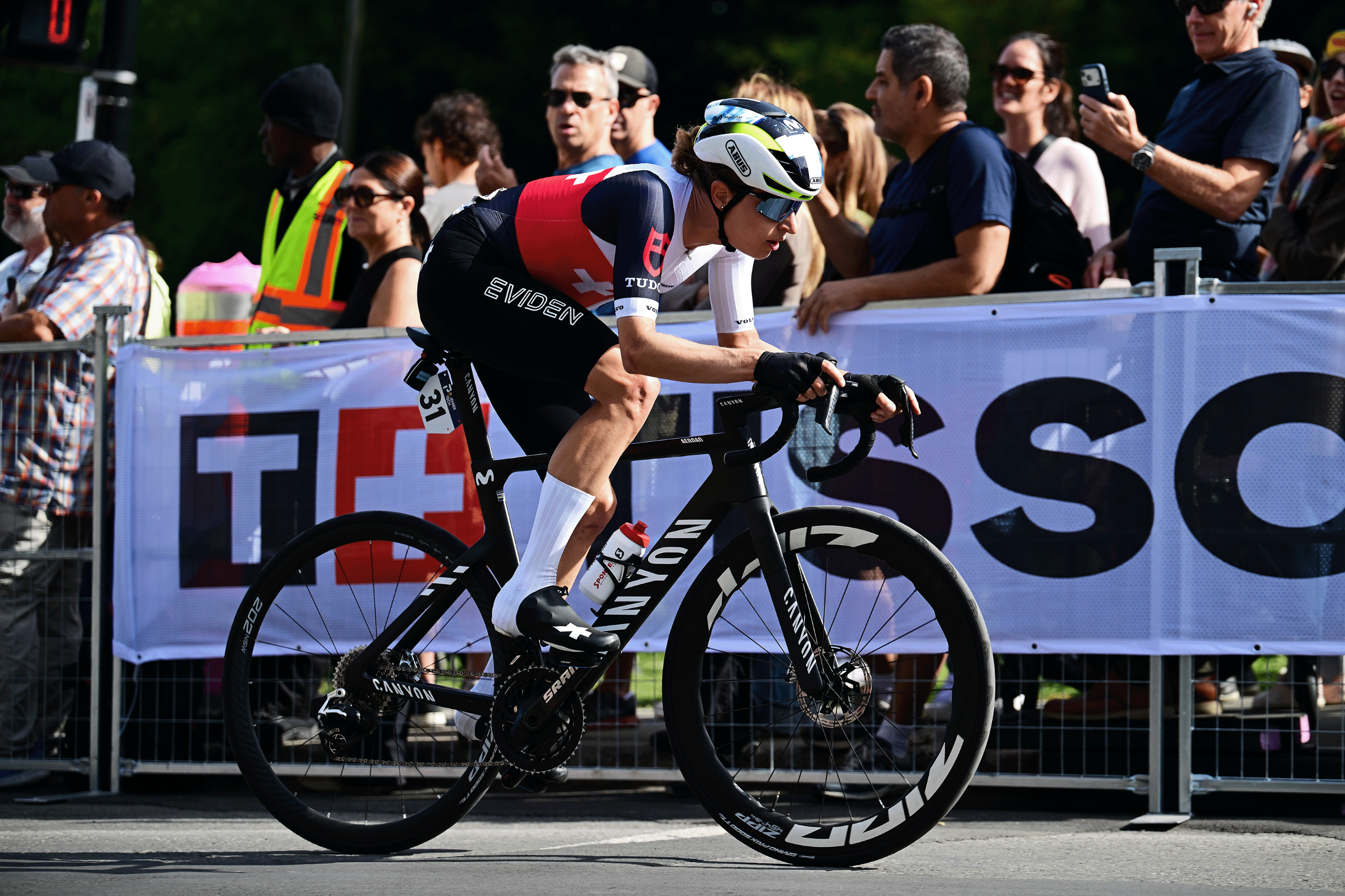 Marlen Reusser y el equipo de Suiza compiten durante el 99.o Campeonato Mundial de Ruta UCI Montreal 2026 - Women Elite Road Race, una carrera de un día de 180,1 km desde Brossard a Montreal el 26 de septiembre de 2026 en Montreal, Quebec. (Foto de Tim de Waele/Getty Images)
