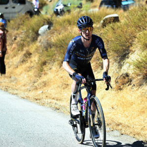 Un día después de la victoria en la etapa de remontada en la Vuelta a España, Eddie Dunbar se estrella con fractura de clavícula