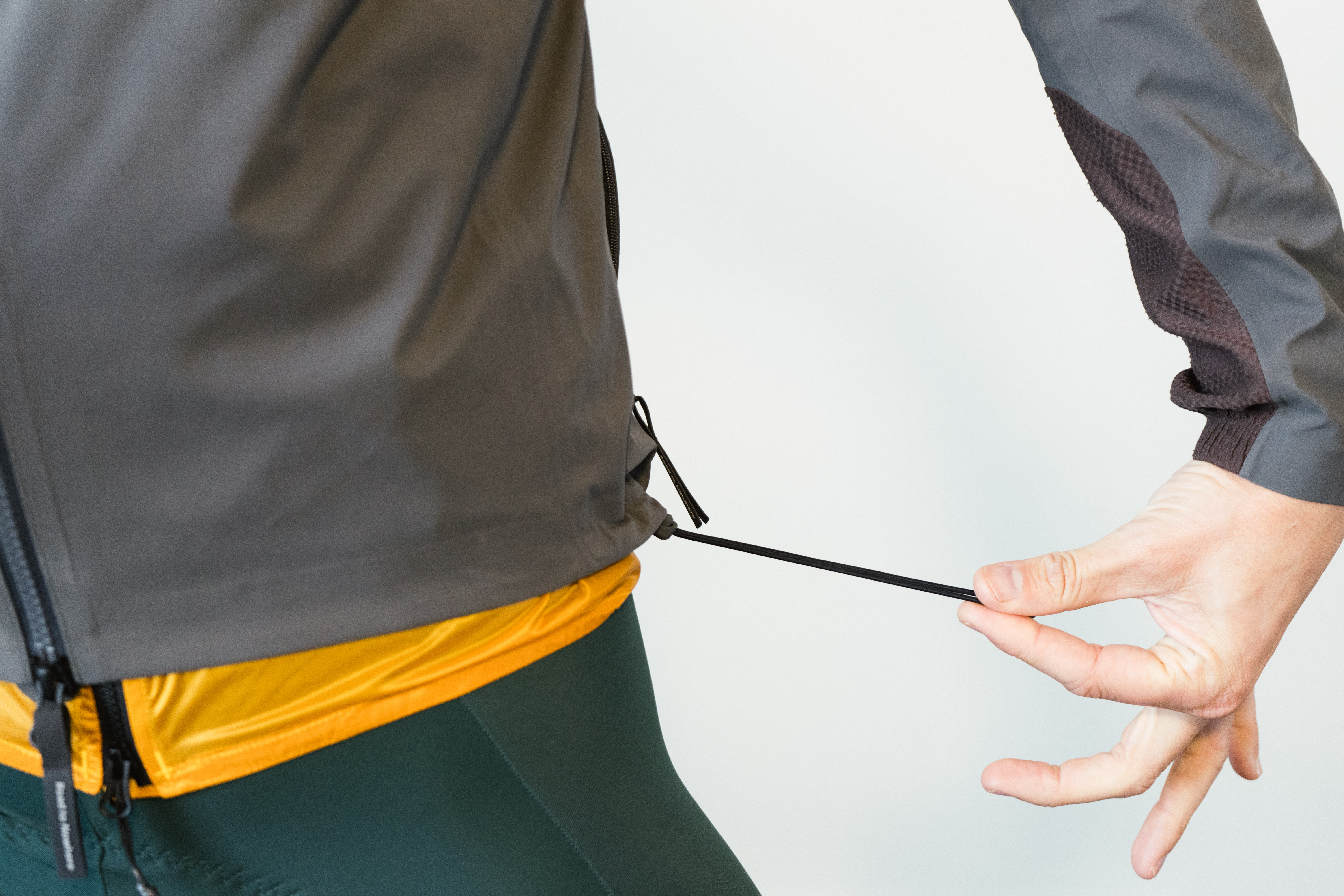 Fotografías detalladas de una chaqueta ciclista impermeable PAS Normal Mechanism