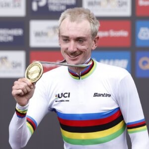 'Seguiremos compitiendo como siempre lo hacemos': Brandon McNulty dice que el estatus de nuevo campeón mundial no cambiará su enfoque de carrera