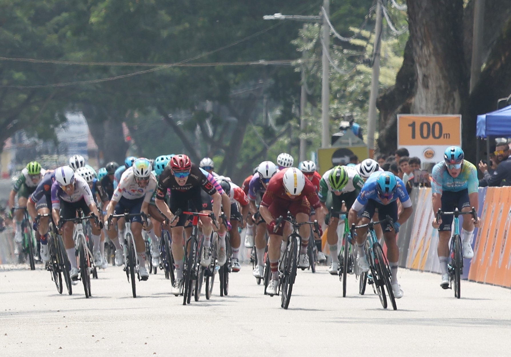Matteo Malucelli corre hacia la victoria en la etapa 3 del Le Tour de Langkawi 2026