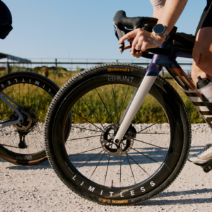Hunt se une a la gran multitud con las nuevas ruedas de carreras 5AM Gravel Limitless