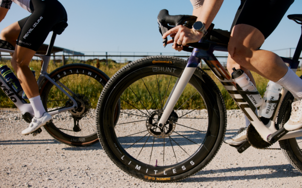 Hunt se une a la gran multitud con las nuevas ruedas de carreras 5AM Gravel Limitless