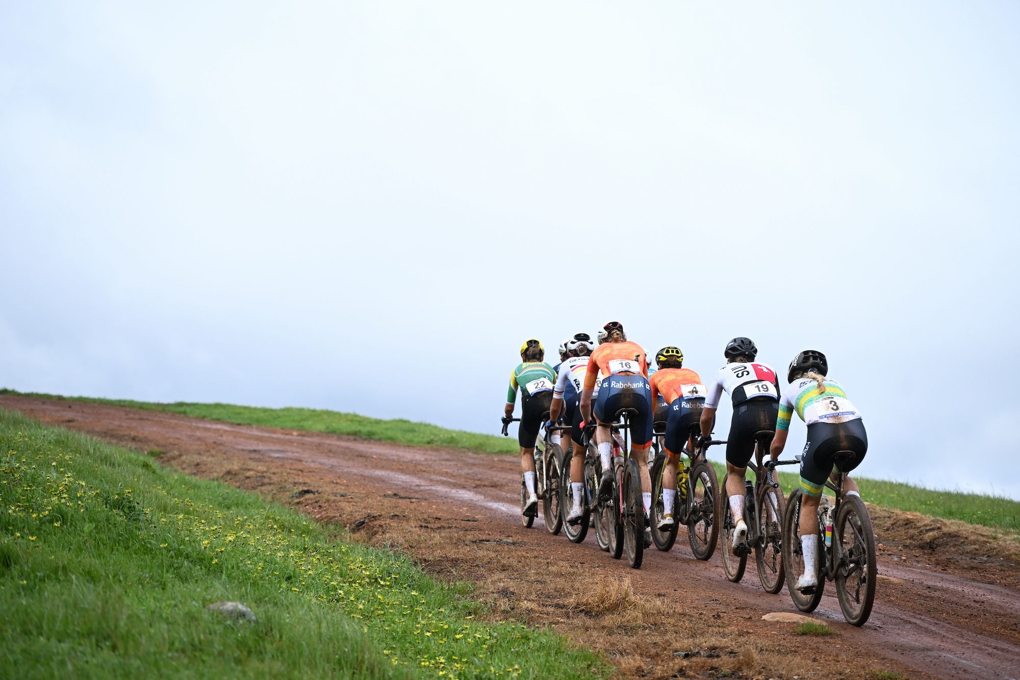 "Se convirtió en una pesadilla en una fracción de segundo": Geerike Schreurs relata el accidente que la dejó en un helicóptero camino al hospital en lugar de perseguir el título del Campeonato Mundial de Gravel.