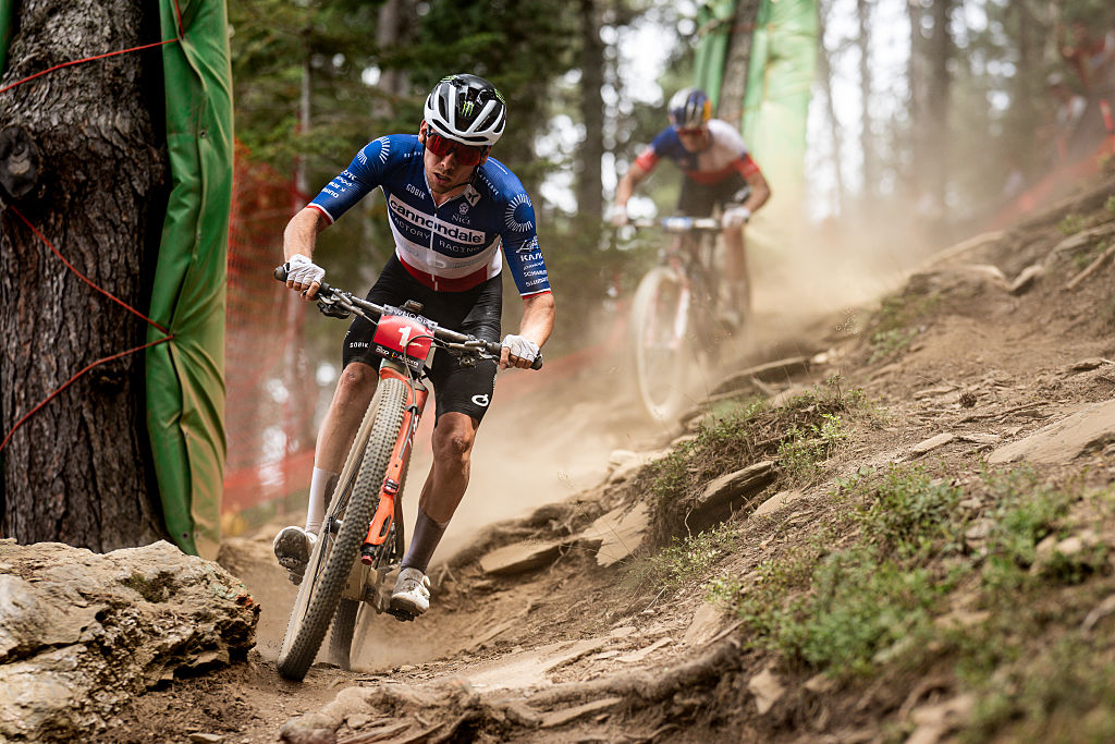 Luca Martin (Cannondale Factory Racing) compite en la carrera XCO Men Elite durante la Serie Mundial de Mountain Bike UCI en Andorra. (Foto de Billy Ceusters/Getty Images)