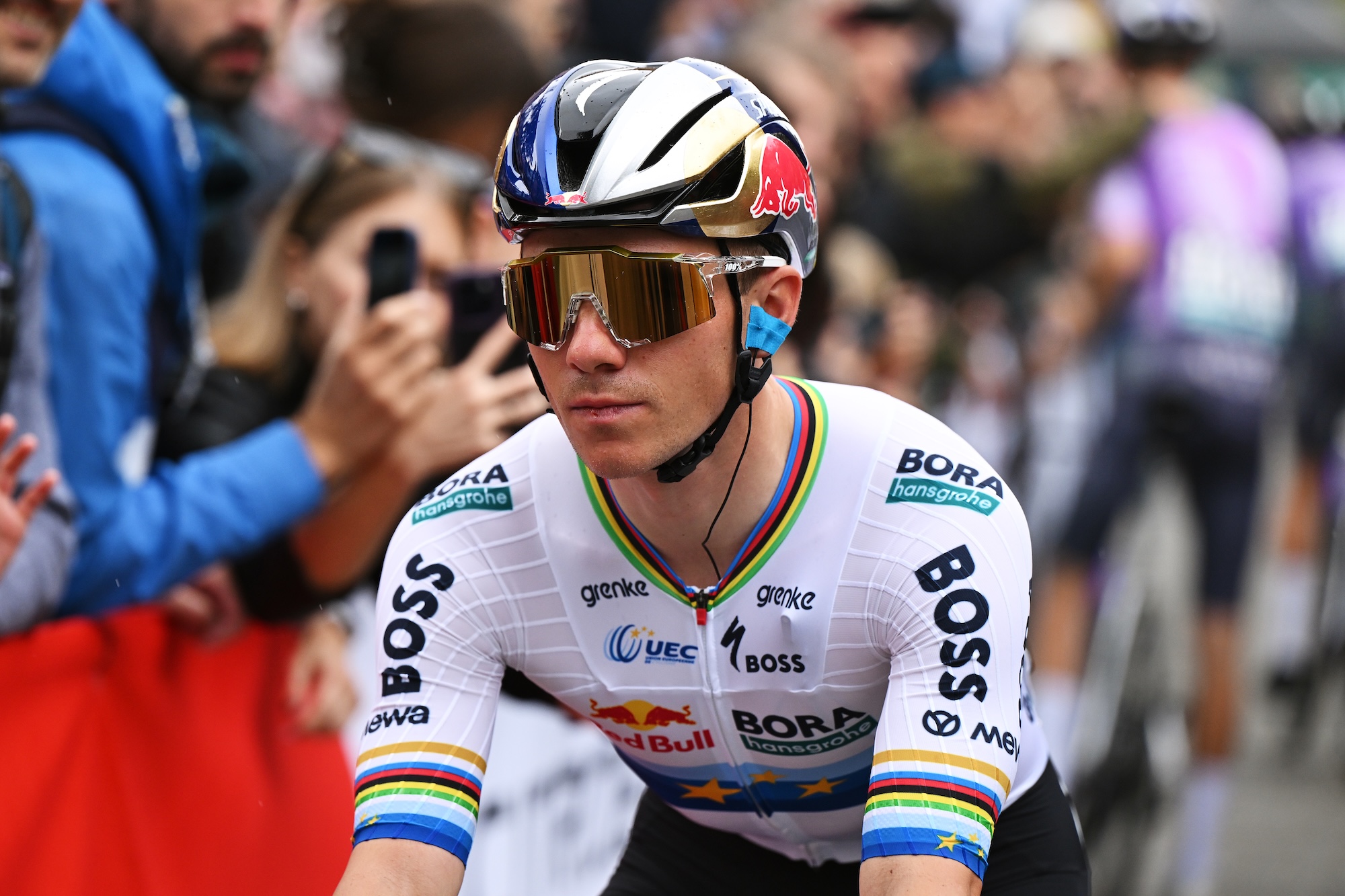 BÉRGAMO, ITALIA - 10 DE OCTUBRE: Remco Evenepoel de Bélgica y el equipo Red Bull - BORA - hansgrohe antes de la 120.ª Il Lombardia 2026, una carrera de un día de 239 km desde Bérgamo a Como / #UCIWT / el 10 de octubre de 2026 en Bérgamo, Italia. (Foto de Dario Belingheri/Getty Images)