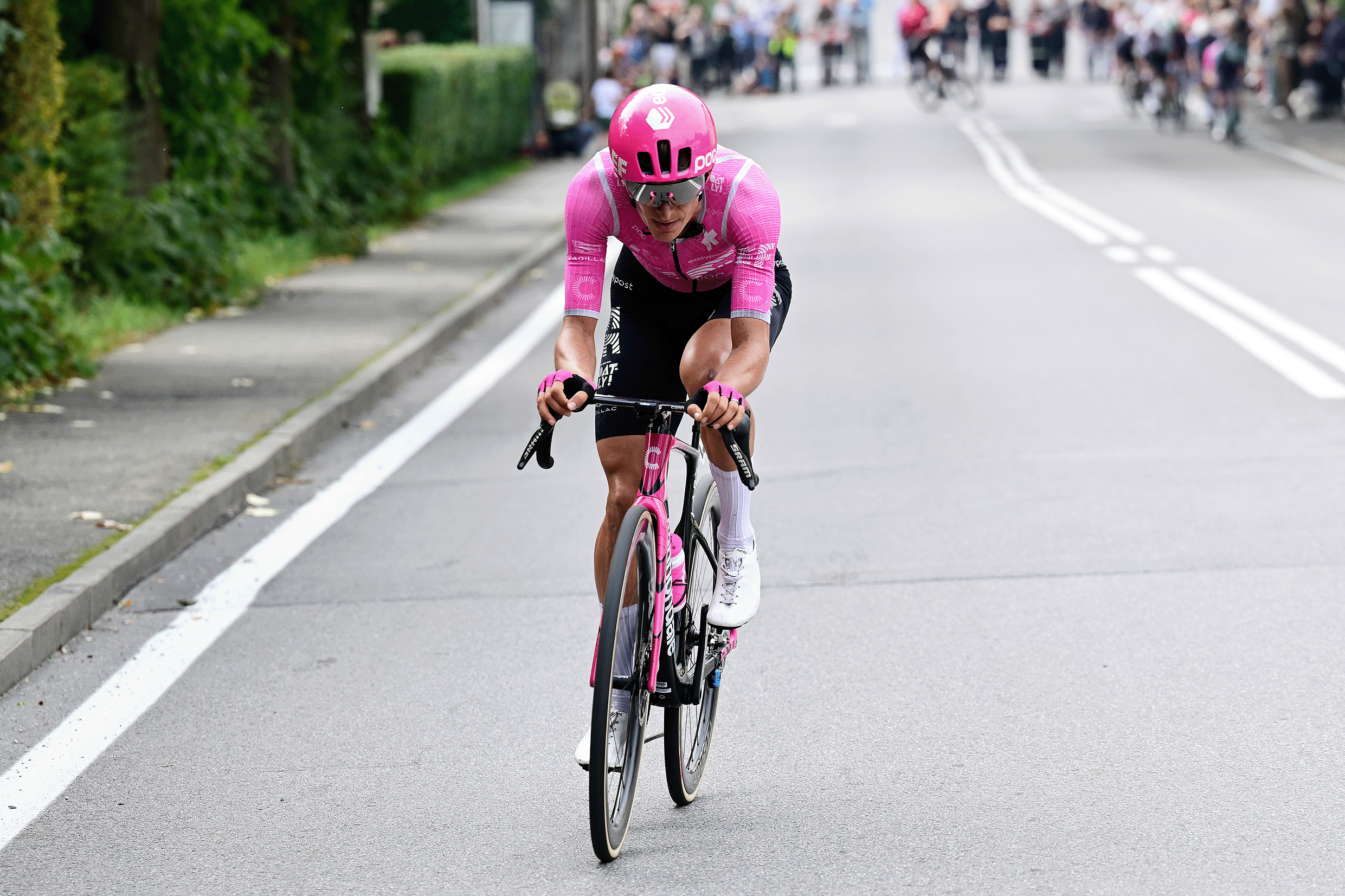 Mikkel Frolich Honore de Dinamarca y el equipo EF Education - EasyPost atacan durante la 105.ª Tre Valli Varesine 2026, una carrera de un día de 196,1 km desde Busto Arsizio a Varese el 6 de octubre de 2026 en Busto Varese, Italia. (Foto de Tim de Waele/Getty Images)