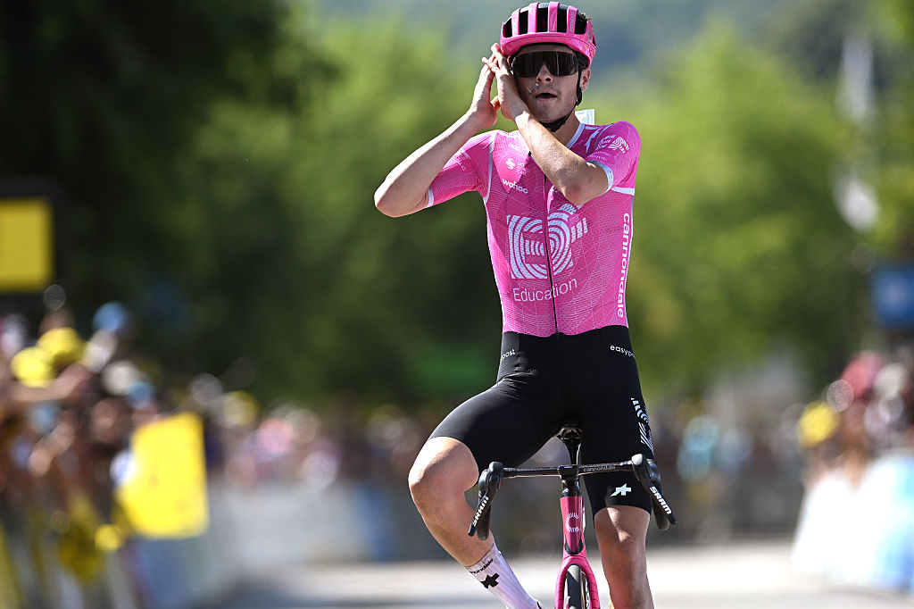 Markel Beloki (EF Education - EasyPost) gana la etapa 2 del Tour de l'Ain 2026 en Lagnieu, Francia. (Foto de Luc Claessen/Getty Images)